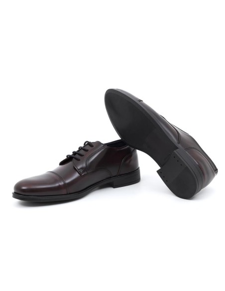 Derby de piel liso color burdeos