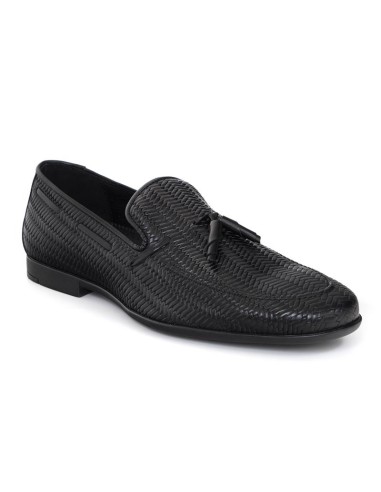 Mocasín de piel con borlas color negro