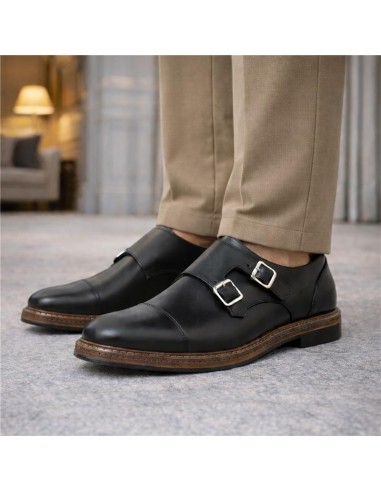Zapato con hebilla de piel con dos  hebillas color negro