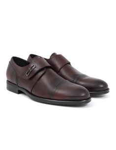 Zapato con hebilla de piel con dos  hebillas color burdeos 2