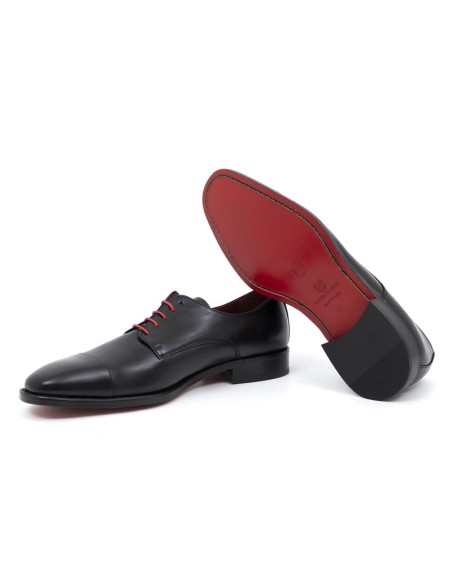 Derby de piel liso color negro
