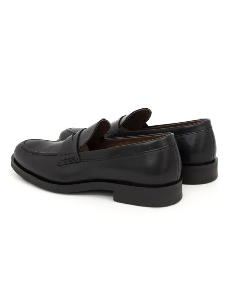 Mocasín de piel acabado a mano color negro