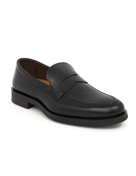 Mocasín de piel acabado a mano color negro