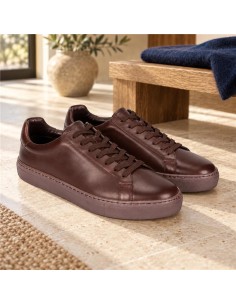Deportivo de piel liso color marrón
