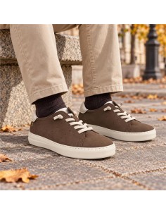 Sneakers de nobuck liso color marrón
