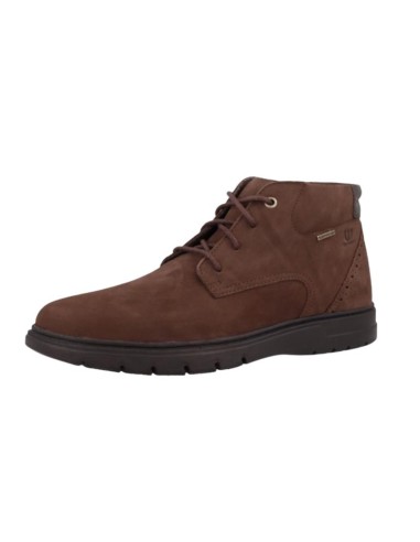 Brown nubuck boot