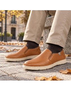 Mocasín slip-on con suela en contraste color cuero