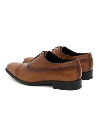 Oxford de charol con plantilla extraible color cuero