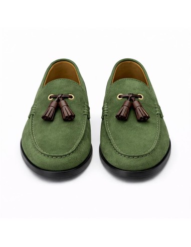 Mocasín de ante con borlas color verde