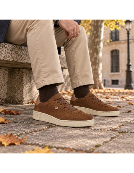 Sneakers de ante liso color cuero
