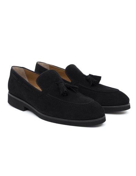 Mocasín de ante con borlas color negro