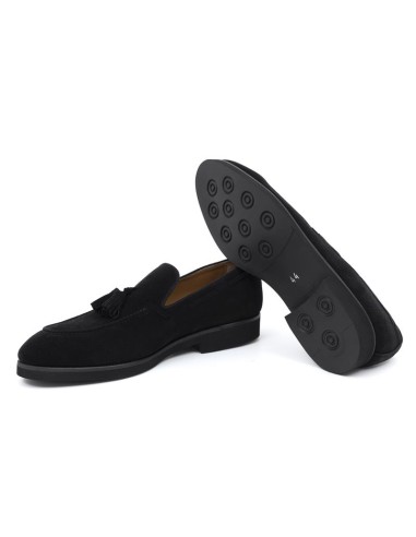 Mocasín de ante con borlas color negro