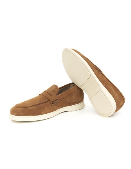 Mocasín de ante con costura color camel