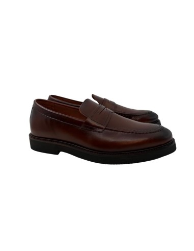 Mocasín de piel de piso antideslizante color cuero