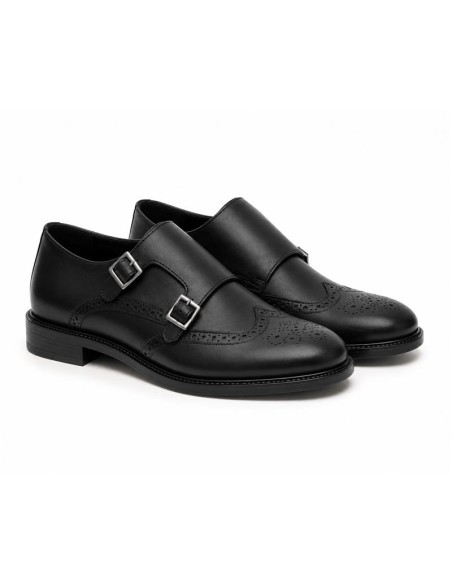 Zapato con hebilla de piel con cordón color negro