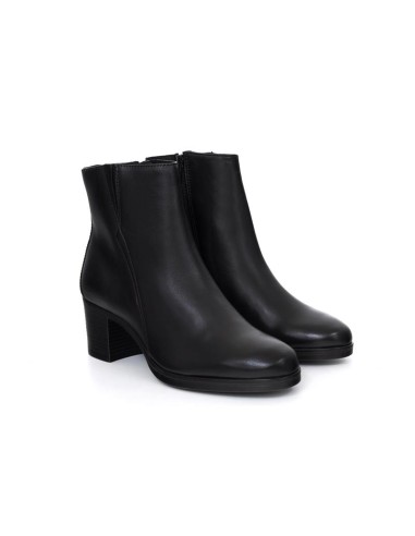 Botines de mujer de piel acabado a mano color negro