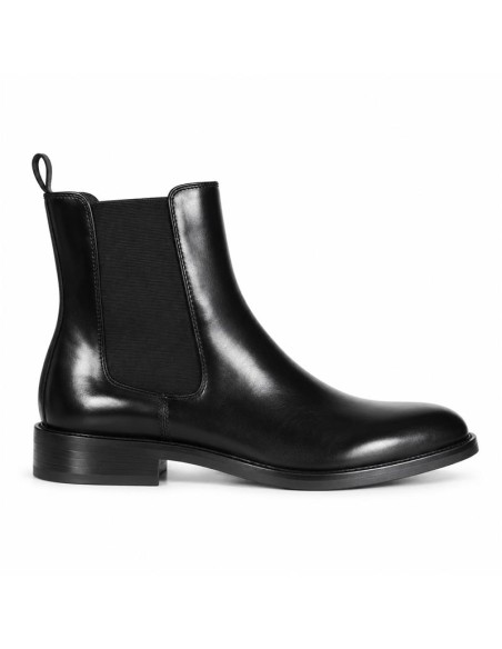 Black leather chelsea boots