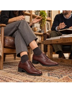 Zapato de Vestir de piel brogado color burdeos