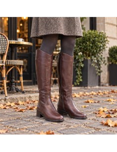 Botas de mujer de piel acabado a mano color marrón