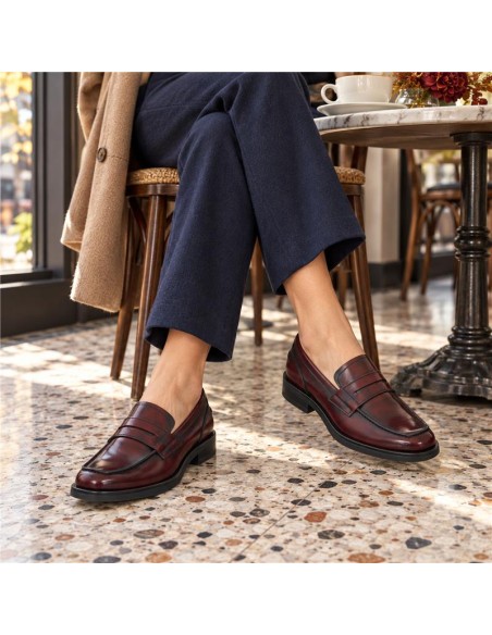 Mocasines de mujer de piel con antifaz color burdeos