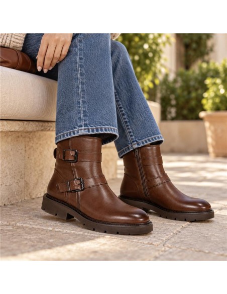 Botines de mujer de piel con hebilla color marrón