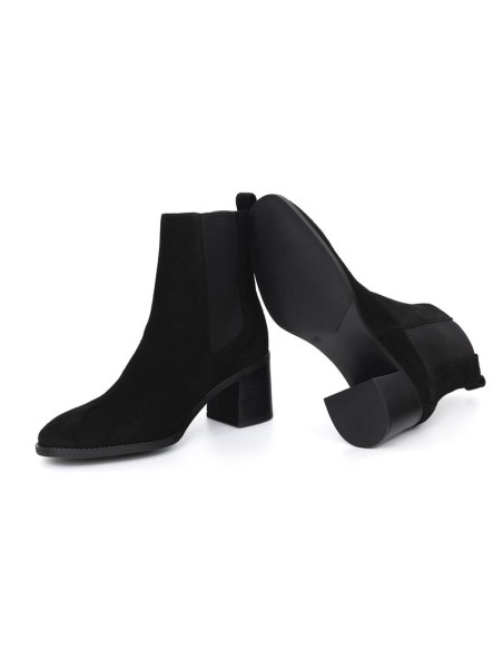 Botines de mujer de ante acabado a mano color negro