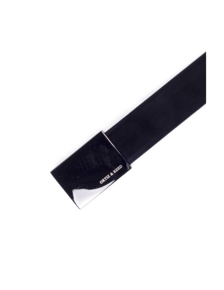 Cinturón de piel construcción alomada color negro